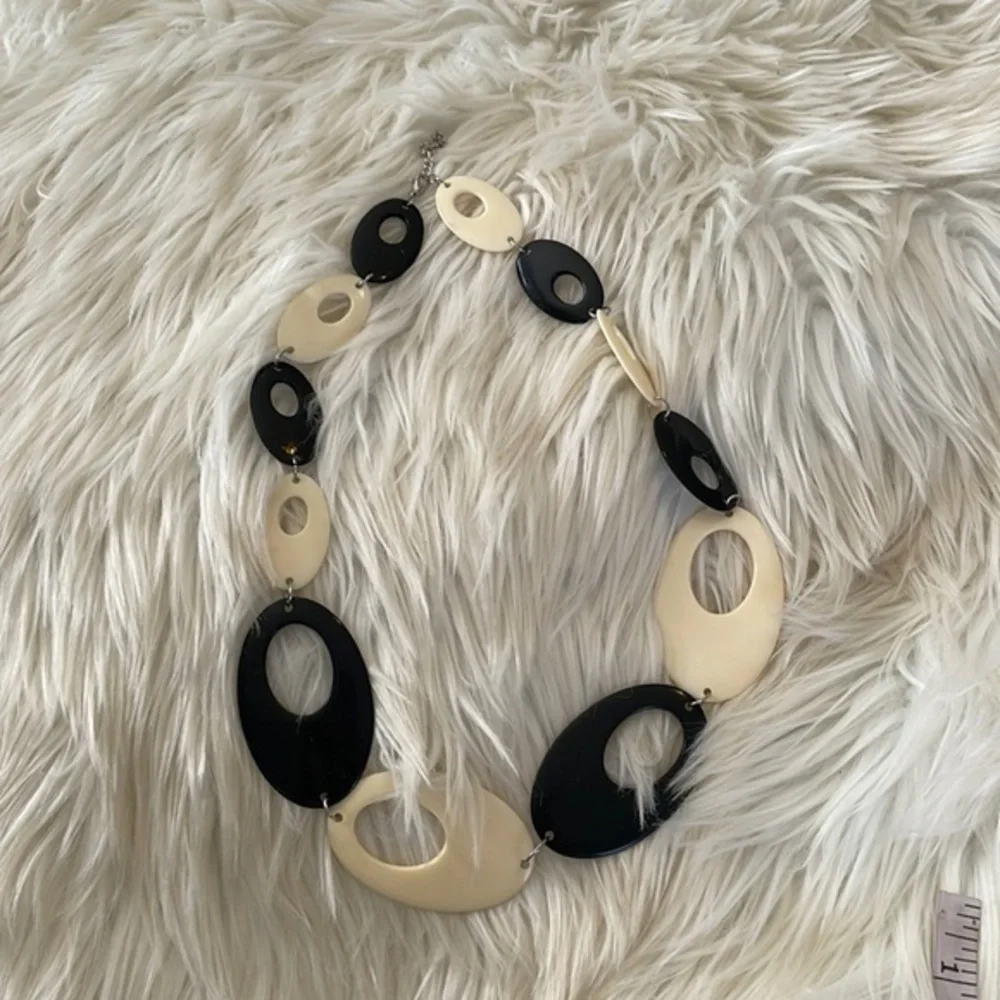 Black and white yin & Yang play dress up statement round beads plastic necklace - Picture 1 of 17